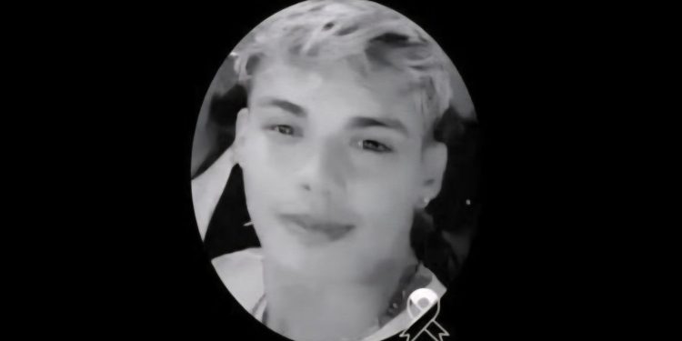 Após cair em emboscada, jovem morre esfaqueado em praça de Manacapuru