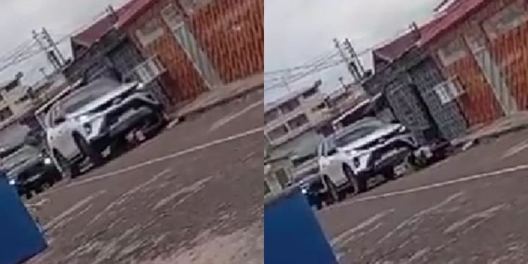 Após descobrir traição, mulher destrói moto da amante do marido em Manacapuru