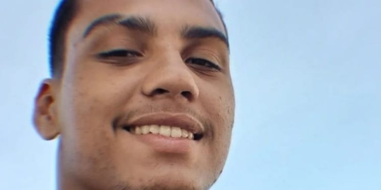 Motoqueiro perde controle, bate em poste e morre na zona sul de Manaus