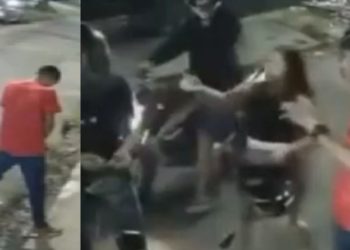 Vídeo: Após ser assaltado em Manaus, homem tira o capacete e urina no meio da rua