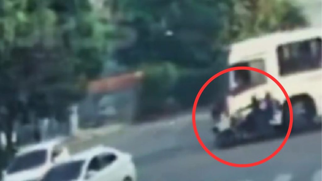 Veja o momento do acidente que deixou motociclista e passageiro feridos na Cidade Nova