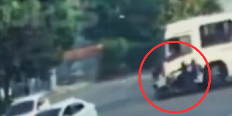 Veja o momento do acidente que deixou motociclista e passageiro feridos na Cidade Nova