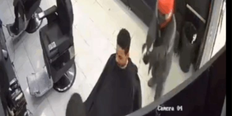 Vídeo forte mostra pistoleiro tirando a vida de barbeiro a sangue frio