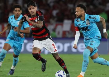 Flamengo vence Santos por 3 a 2 e esquenta a briga pelo título