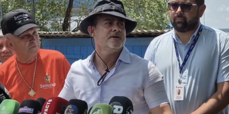 Maior ecobarreira de Manaus é instalada no igarapé do Educandos para reforçar ações ambientais