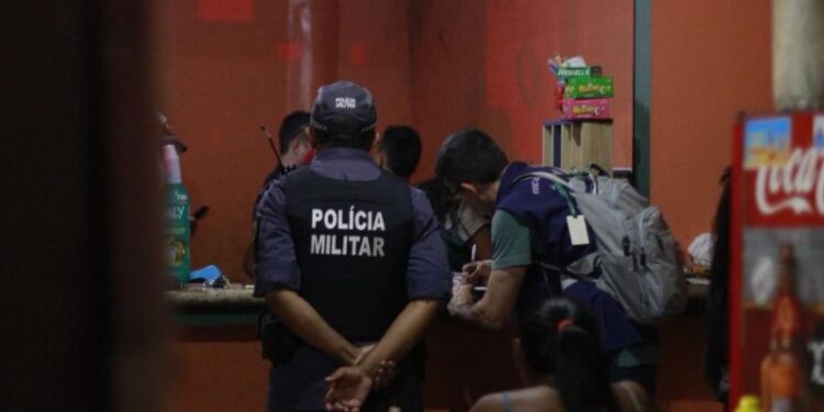 Irregularidades foram encontradas em bares e adegas