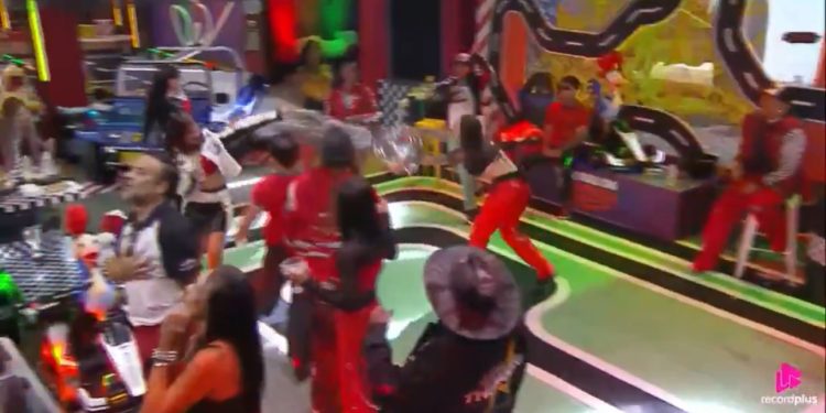 Decisão da produção! Após briga generalizada com balde de gelo, Martina Sanzi está fora de “A Fazenda 17”