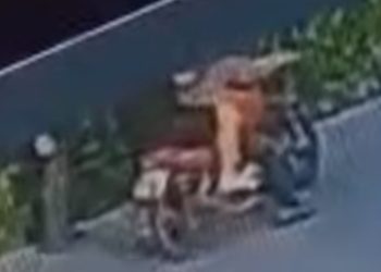 Vídeo mostra assalto relâmpago e moradores cobram reforço policial