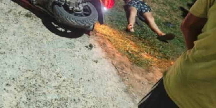 A bala rolou solta e duas pessoas foram atingidas; motoqueiros são suspeitos