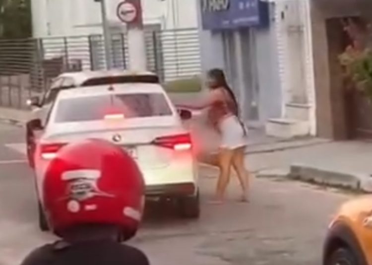 “Xibiu” disputado após saída de casa noturna; homens brigam por morena