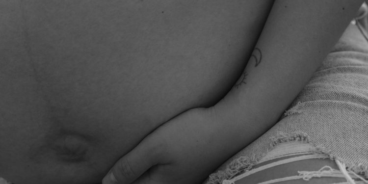 Morre bebê após médico não comparecer no parto