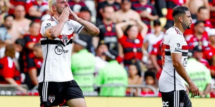 São Paulo vence juventude de 2×1 e volta ao oitavo lugar