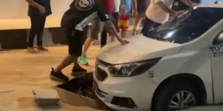 VÍDEO. Cratera engole carro no Japiim