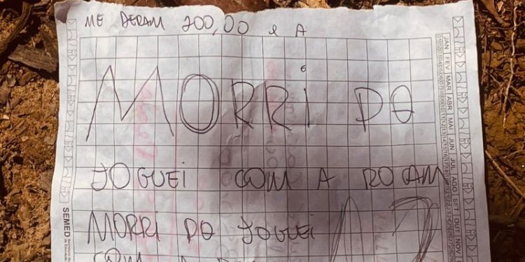 Morte macabra! Bilhete escrito “X9 é sal” foi deixado em cima do corpo