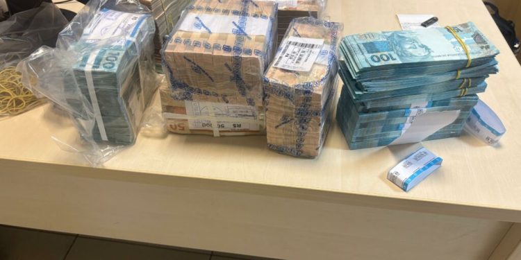 Mais de R$ 1.1 milhão apreendido em operações