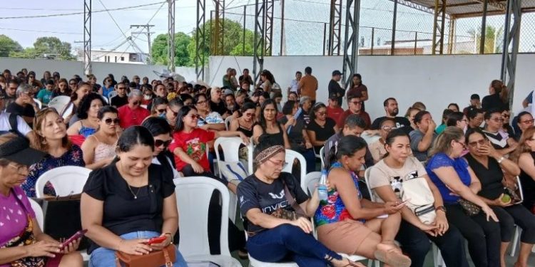 NOVA INVESTIDA – Professores encerram greve mas mantêm estado de alerta