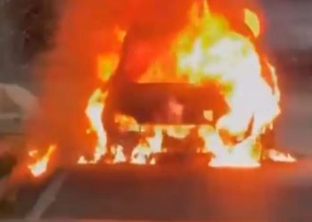 Incêndio em veículo causa pânico na Av. Darcy Vargas