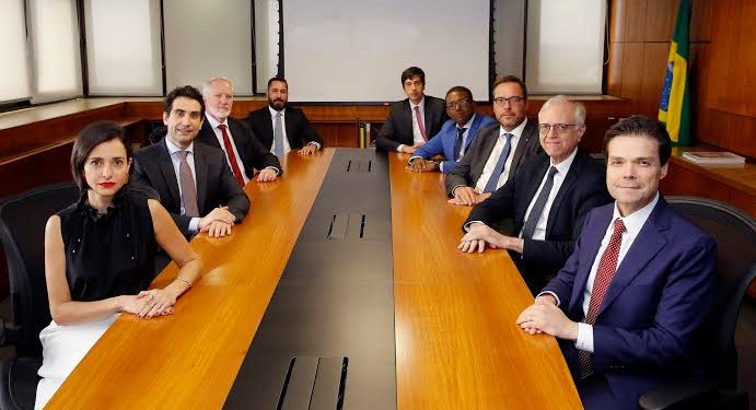 AGIOTAGEM OFICIAL DEITA E ROLA – BC mantém juros em 15% ao ano