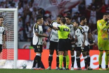 JUIZ SEM JUÍZO – Nova polêmica de arbitragem marca jogo do Inter e Atlético-MG