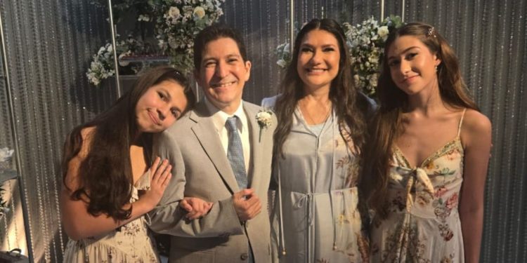 Bodas de prata: Sócrates Bomfim e Adriana Bomfim comemoram 25 anos de amor e companheirismo