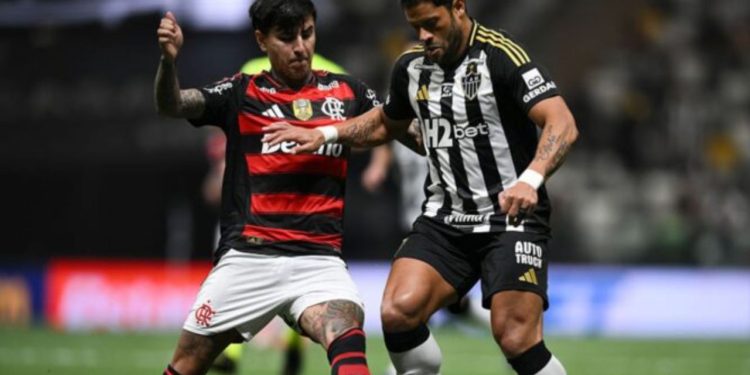 Flamengo arranca empate contra Atlético no fim e se aproxima de título