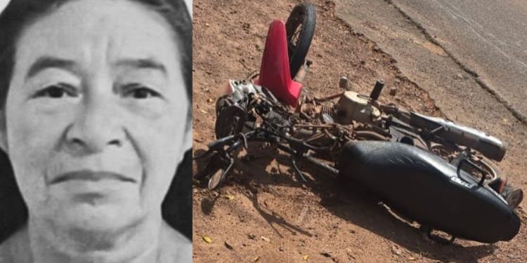 Colisão entre carro e moto deixa idosa morta e filho ferido em Presidente Figueiredo