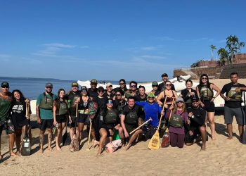 Turistando com Gaby: Remando pelas águas escuras do Rio Negro e colecionando novas histórias