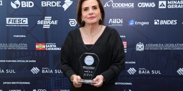 Diamantes são eternos – O TCE recebeu na quinta-feira o Selo Diamante, do Programa Nacional de Transparência Pública (PNTP), durante o 4⁰ Congresso Internacional dos Tribunais de Contas, em Florianópolis.