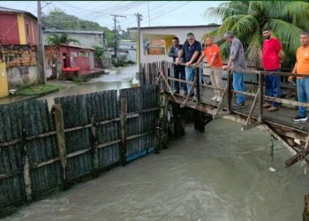 Combater o lixo nos igarapés passa por uma ampla campanha de educação ambiental
