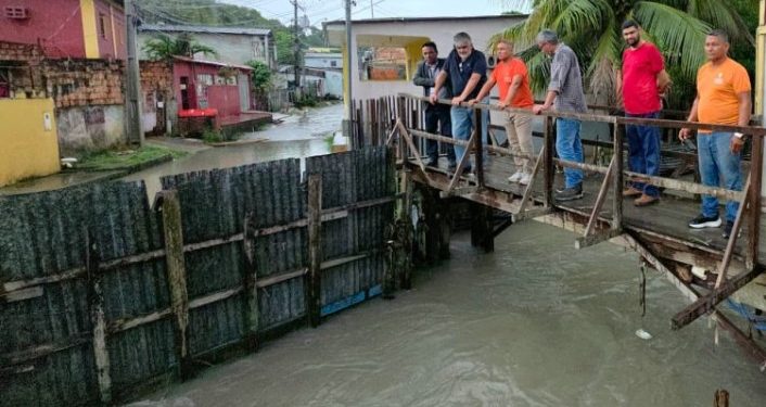 Combater o lixo nos igarapés passa por uma ampla campanha de educação ambiental