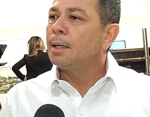 BRIGA DE FOICE – Quem sair por último apaga a luz, que a farofa foi jogada no ventilador, já demonstrando como será a briga nas próximas eleições, quando cada um corre atrás de seus próprios interesses