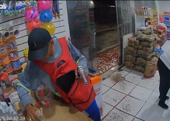 Assalto em mercadinho deixa caixa zerado e clientes também ficam no prejuízo