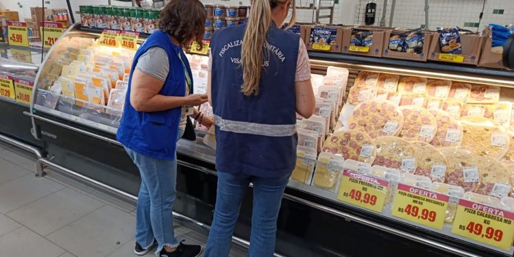 Fiscalização encontra quase 700 quilos de produtos para ceia de Natal podres