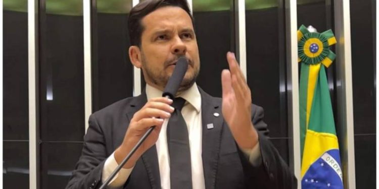 Pesquisa aponta Capitão Alberto Neto na liderança da corrida ao Senado no Amazonas