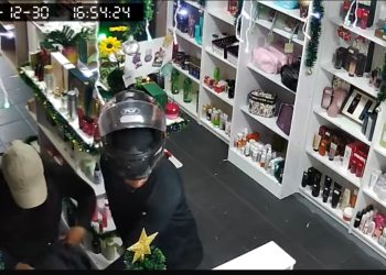 VÍDEO. Fizeram a limpa em loja de cosméticos no São José