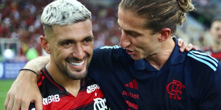 Arrascaeta coroado “Rei da América” e Filipe Luís é o melhor técnico