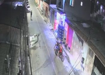 Goleiro é assassinado após partida de futebol com amigos; veja vídeos