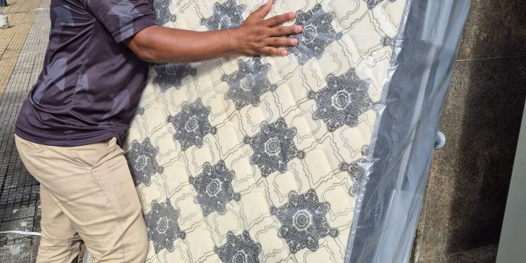 Roupeiro no Saldão Black Friday na APA Móveis da Guilherme Moreira