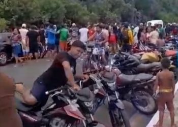 VÍDEO. “Racha” vira briga generalizada e só acaba quando a polícia chega