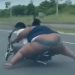 VÍDEO. Arrebenta roda de moto e condutor e mulher que estavam na garupa vão ao chão