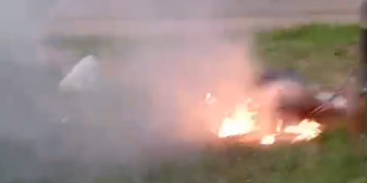 VÍDEO FORTE – Morreu após ser atingida por fio de alta tensão