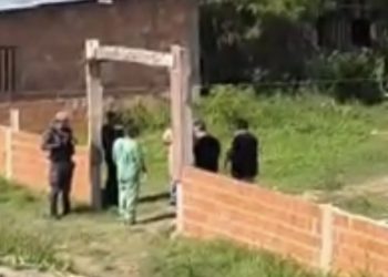 Perseguido e espancando até a morte