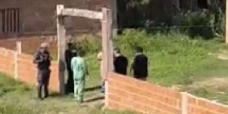 Perseguido e espancando até a morte