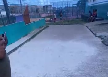 VÍDEO FORTE – Miolos para fora após pegar tiros na cabeça