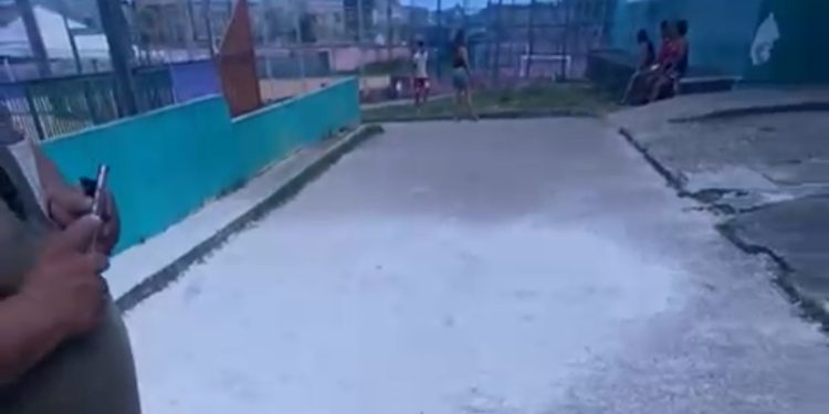 VÍDEO FORTE – Miolos para fora após pegar tiros na cabeça