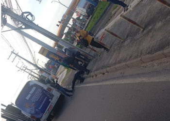 Batida violenta deixa motociclista ferido e lentidão na Torquato Tapajós