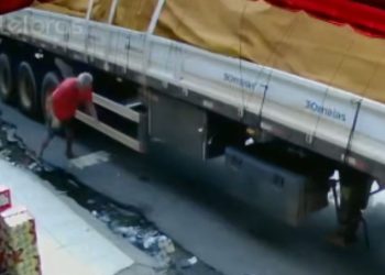 VÍDEO FORTE – Esmaga perna de pedestre