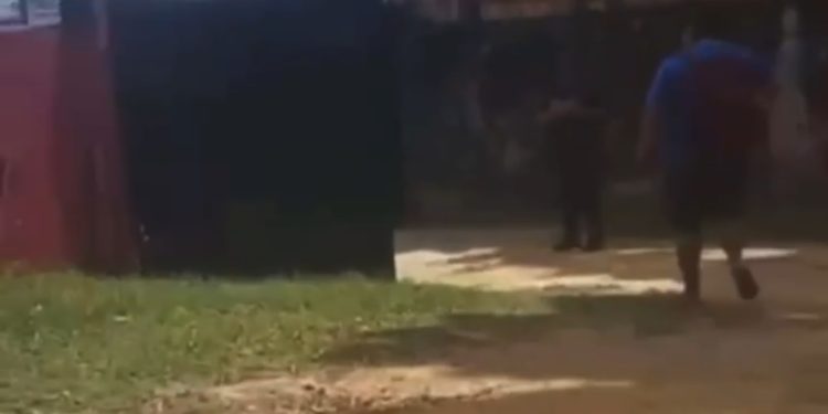 Revoltado com o fim do romance meteu porrada na ex