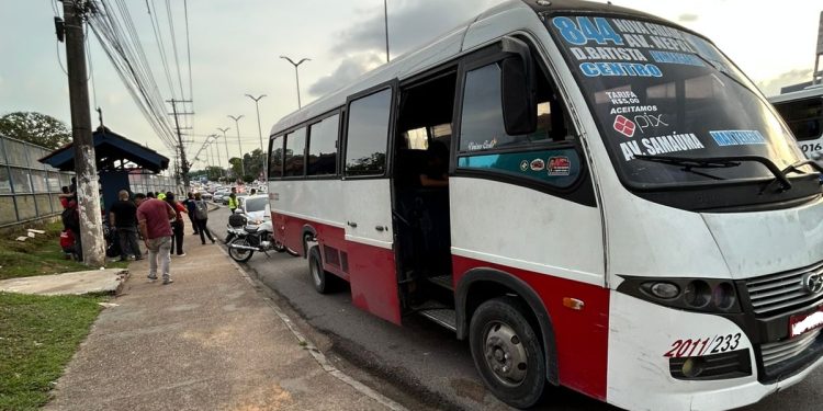 Apreendidas duas toneladas de skunk e cocaína escondidas dentro de micro-ônibus