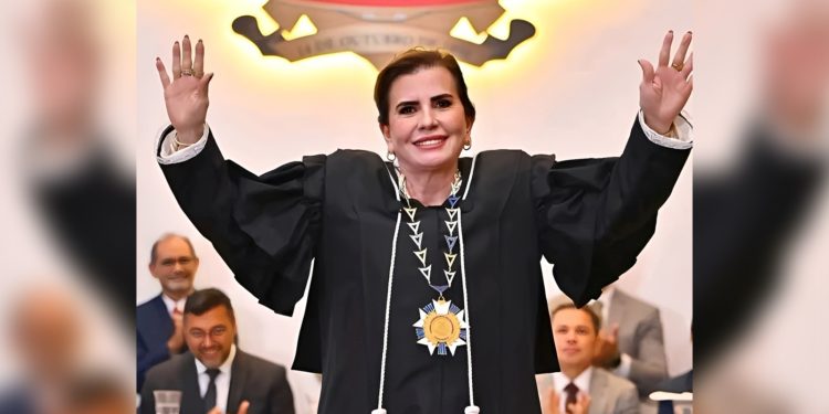 Dama de Ferro mostra FORÇA, PRESTÍGIO E PODER